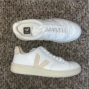 Veja V-12 Leather White Sable Size 39